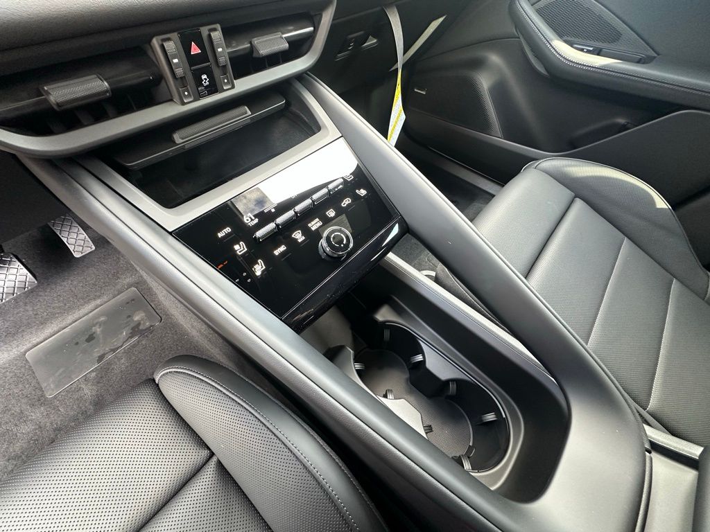 Thumbnail: 2026 Porsche Macan - 29