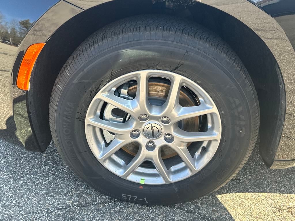 2025 Chrysler Voyager LX photo 27