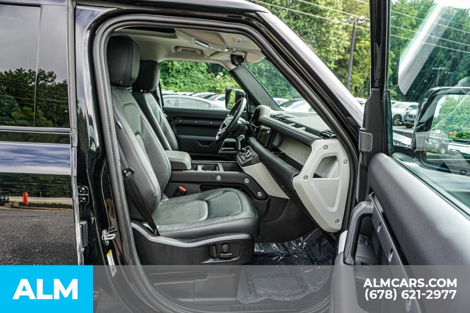 Used 2024 Black Land Rover S image 22