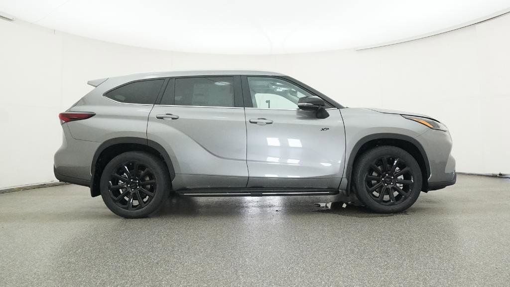 Thumbnail: 2025 Toyota Highlander - 32