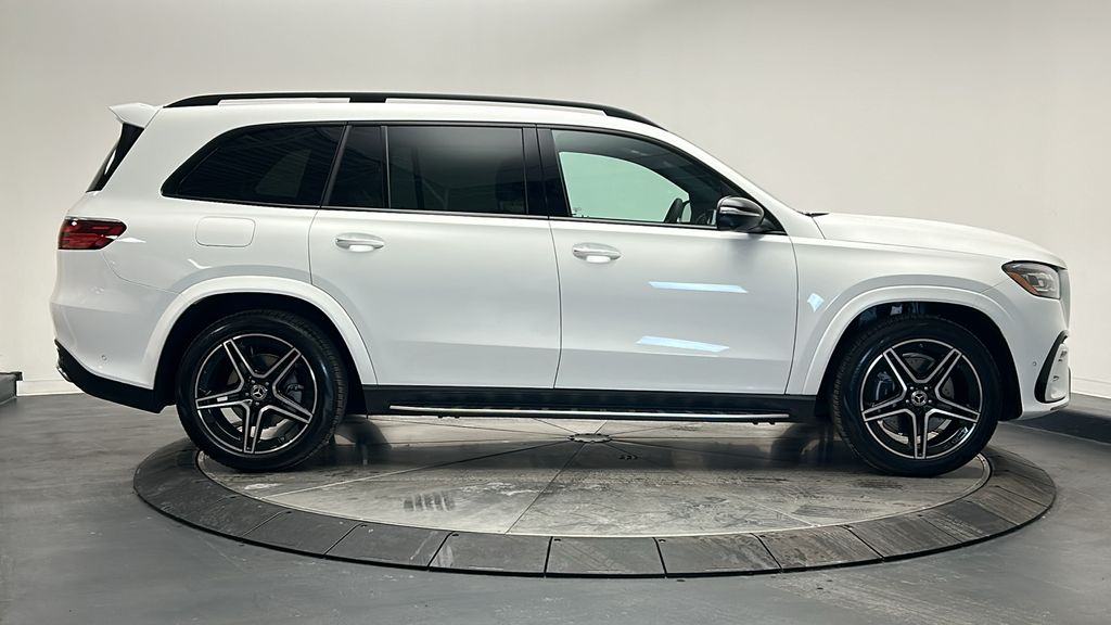 2025 Mercedes-Benz GLS 450 4MATIC 8