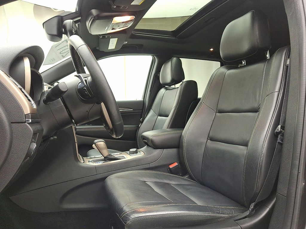Thumbnail: 2017 Jeep Grand Cherokee - 12