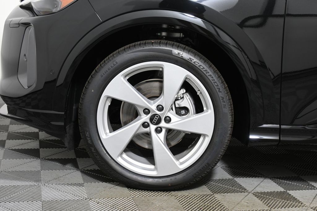 Thumbnail: 2025 Audi Q5 - 11