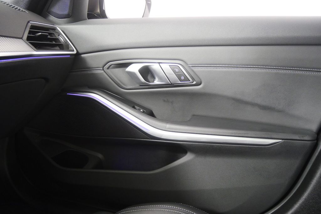 Thumbnail: 2020 BMW 3 Series - 28