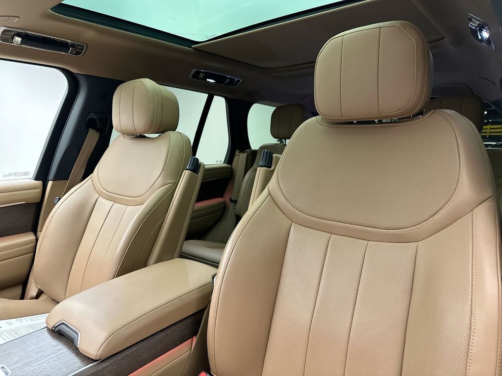 2023 Land Rover Range Rover SE 12