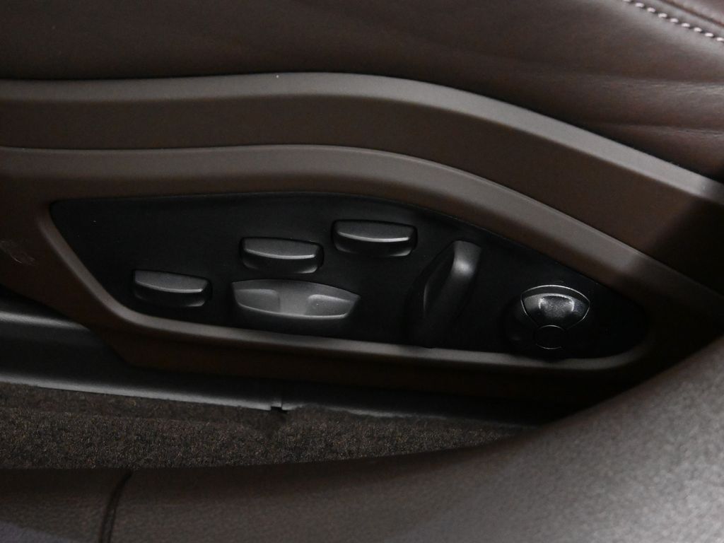 Thumbnail: 2026 Porsche Panamera - 30