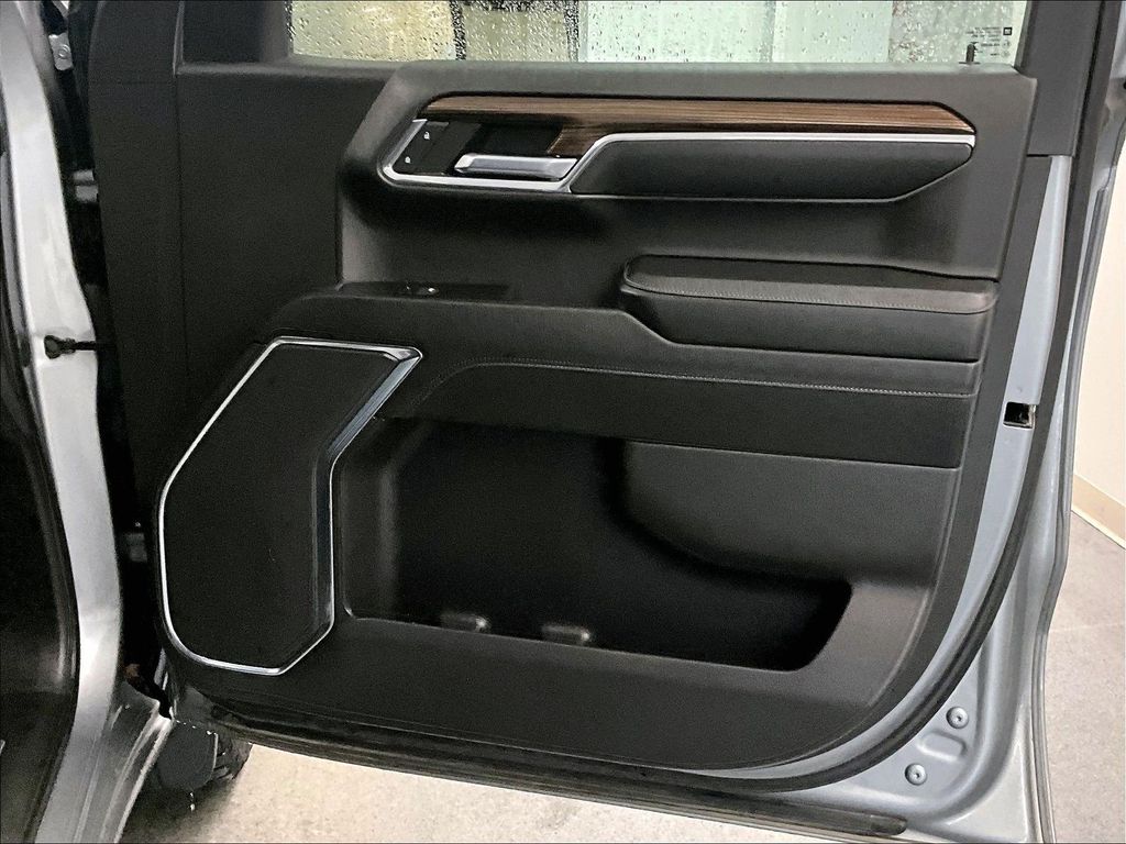 2023 Chevrolet Silverado 1500 — photo 12