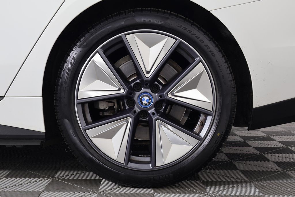 Thumbnail: 2023 BMW i4 - 16