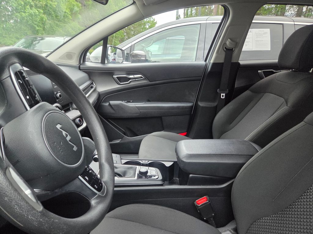 Used 2025 White Kia LX image 3