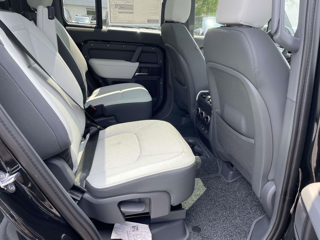 New 2026 Black Land Rover X-Dynamic SE image 20