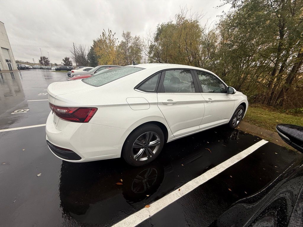 2023 Volkswagen Jetta 1.5T SE 3