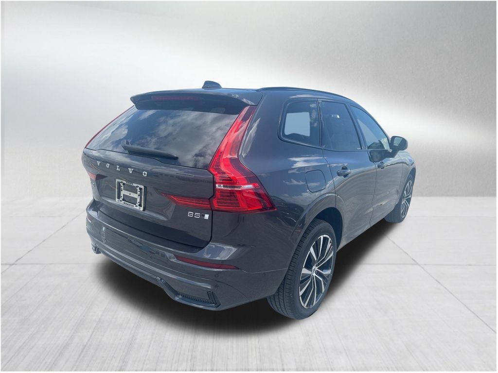 2023 Volvo XC60 B5 Plus Dark Theme photo