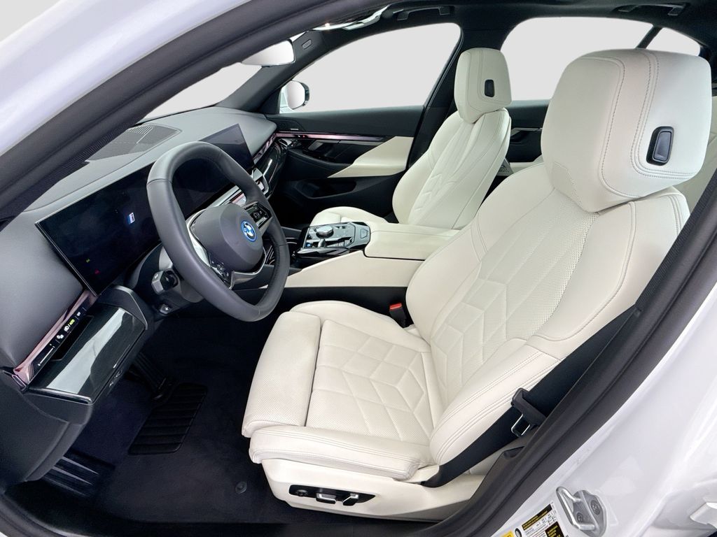 Thumbnail: 2026 BMW i5 - 18