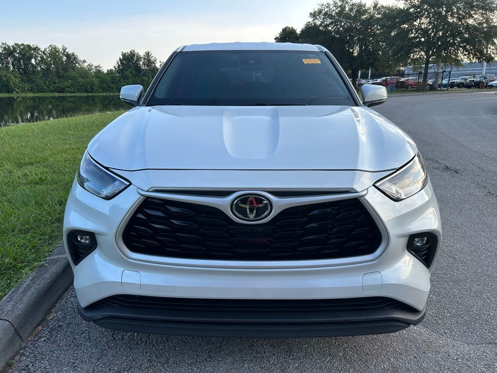 Thumbnail: 2022 Toyota Highlander - 8