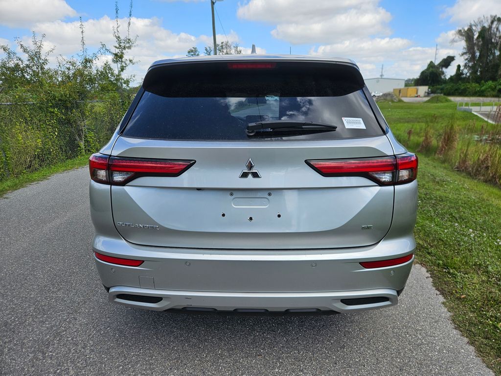 Thumbnail: 2023 Mitsubishi Outlander - 4