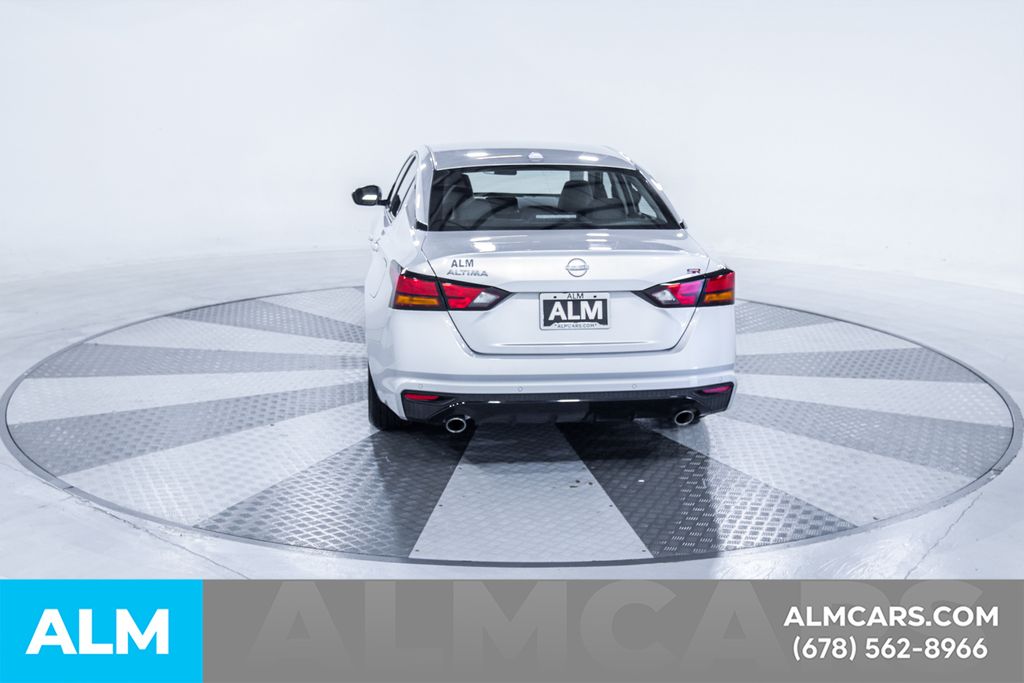 Used 2025 Silver Nissan 2.5 SR image 8