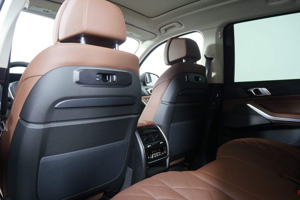 Thumbnail: 2026 BMW X7 - 19