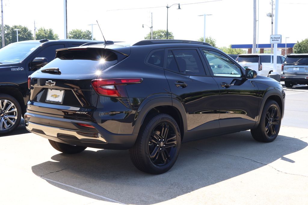 Thumbnail: 2026 Chevrolet Trax - 7