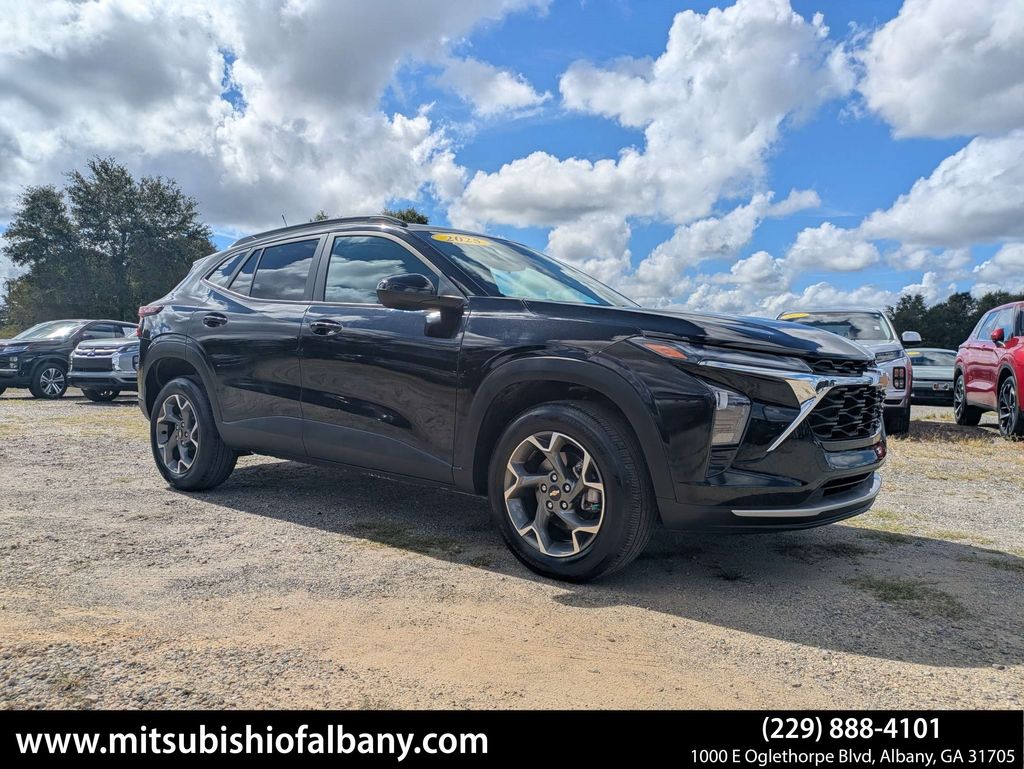 Black Metallic 2025 Chevrolet Trax SUV / Crossover Front-Wheel Drive 6-Speed Automatic