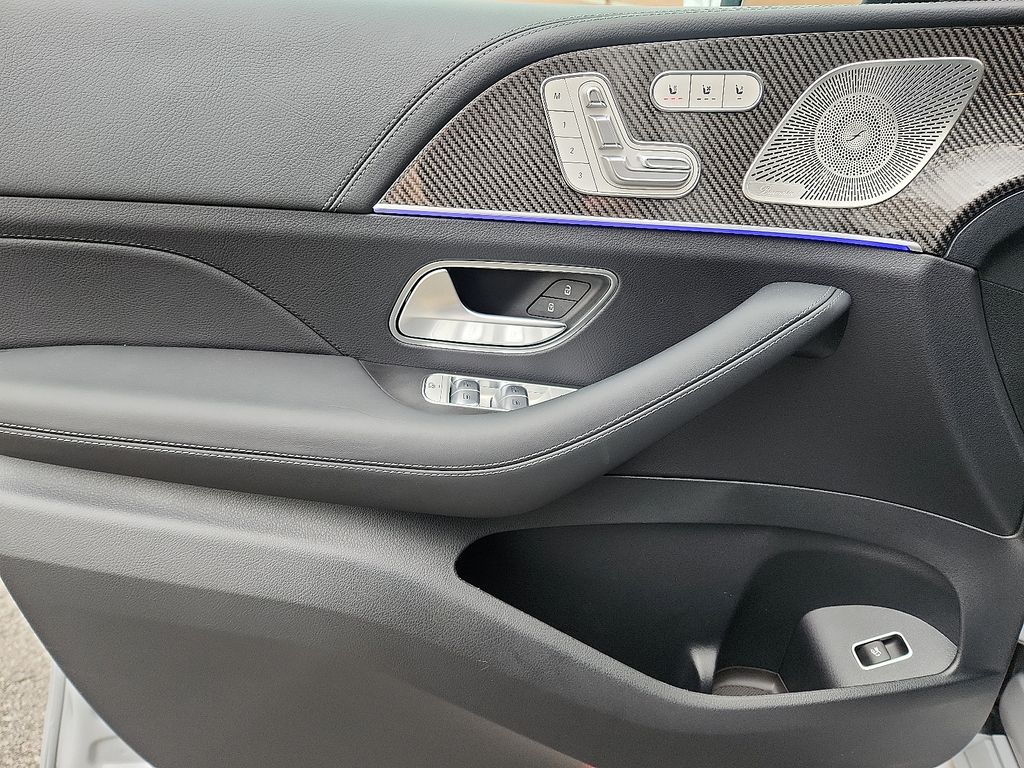 Thumbnail: 2026 Mercedes-Benz GLE - 8