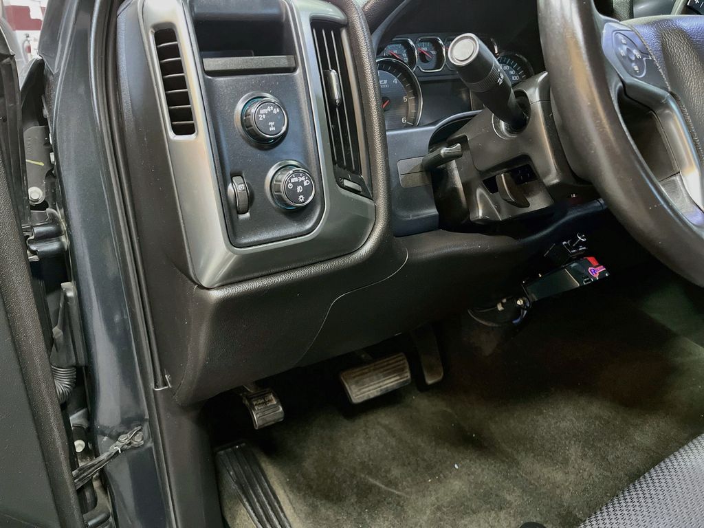 Used 2018 Graphite Metallic Chevrolet LT image 20