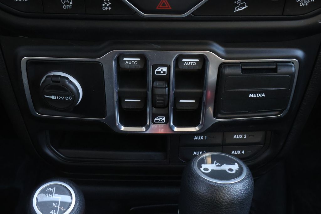 Thumbnail: 2019 Jeep Wrangler - 22