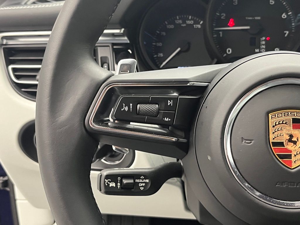 Thumbnail: 2025 Porsche Macan - 13