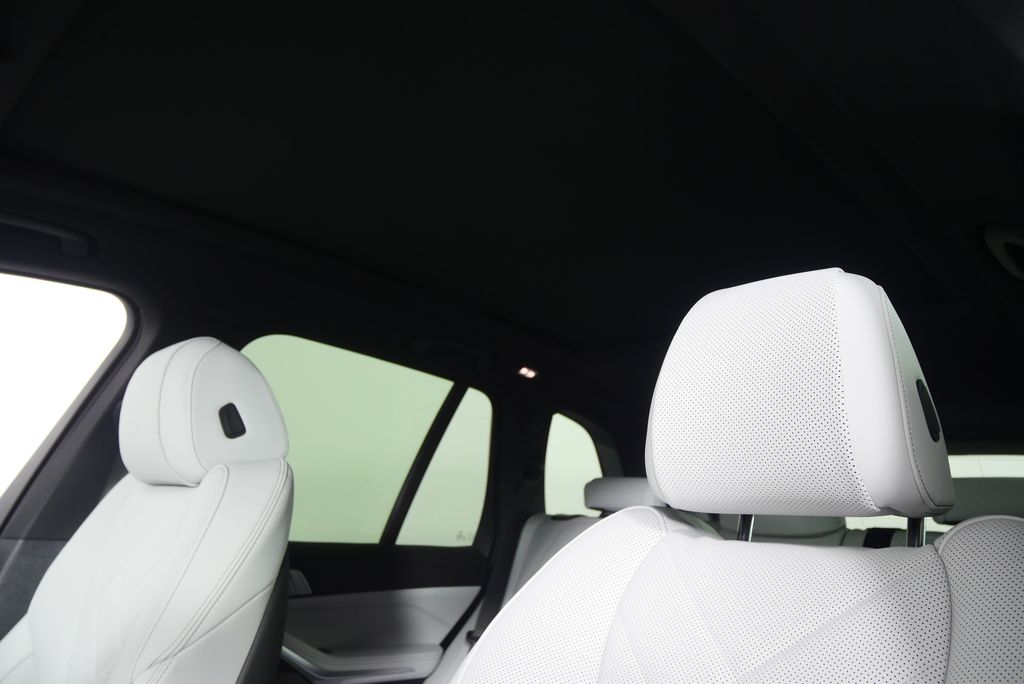 Thumbnail: 2026 BMW X5 - 11