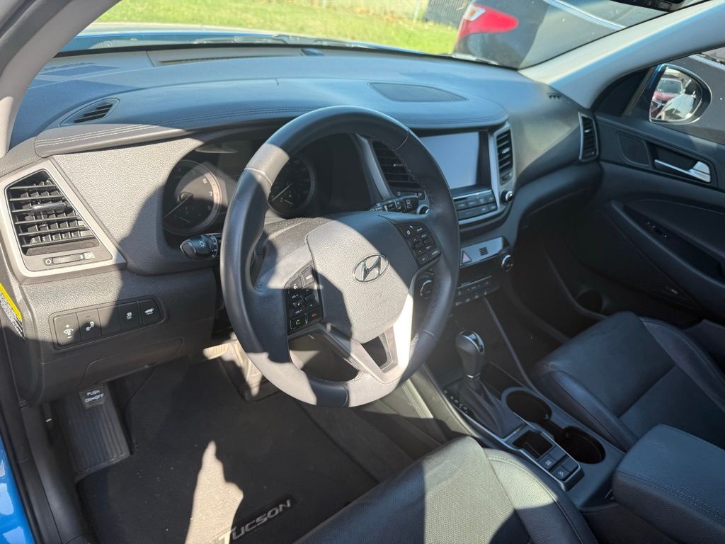 Thumbnail: 2017 Hyundai Tucson - 4