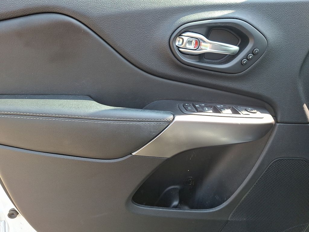 Used 2020 Jeep Cherokee SUV