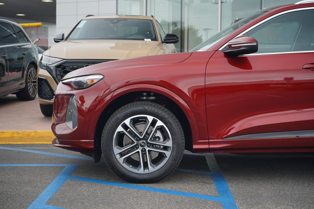 Thumbnail: 2025 Audi Q5 - 2