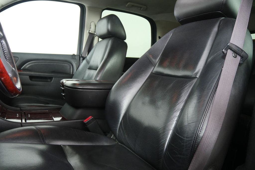 Thumbnail: 2010 Cadillac Escalade - 10