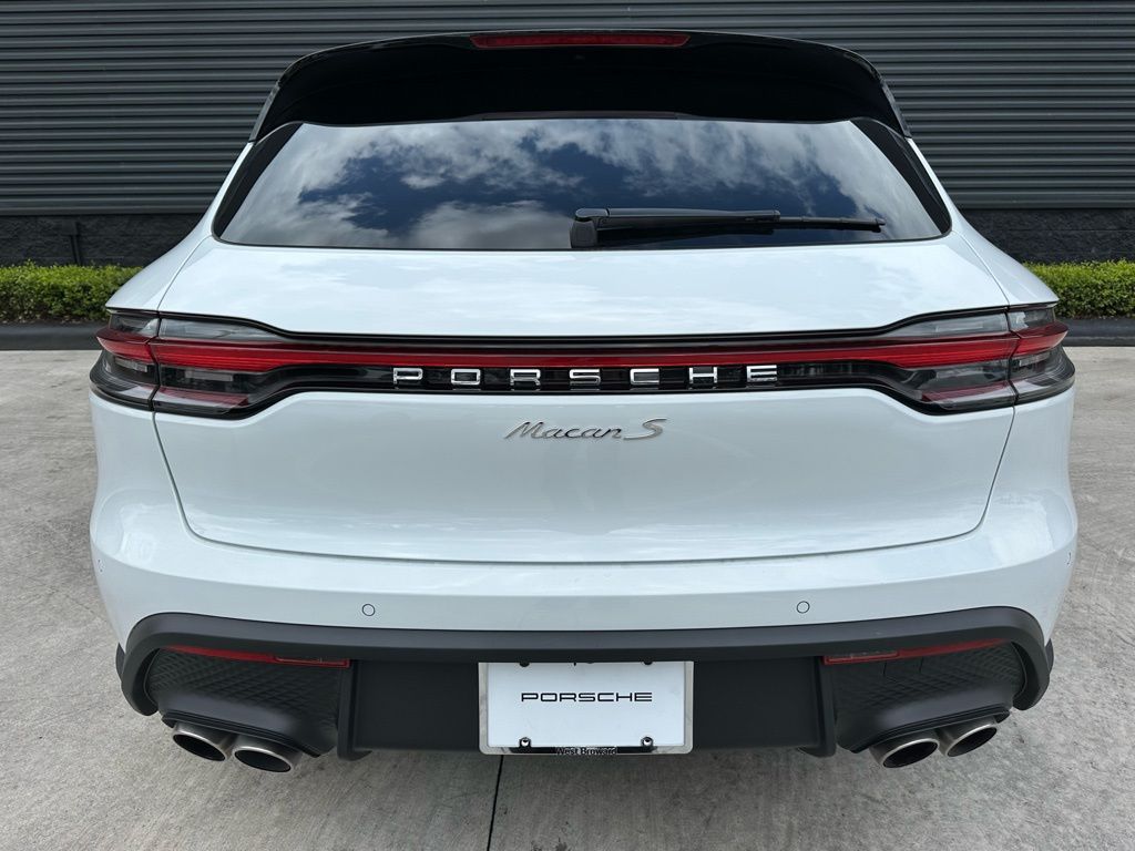 Thumbnail: 2026 Porsche Macan - 12