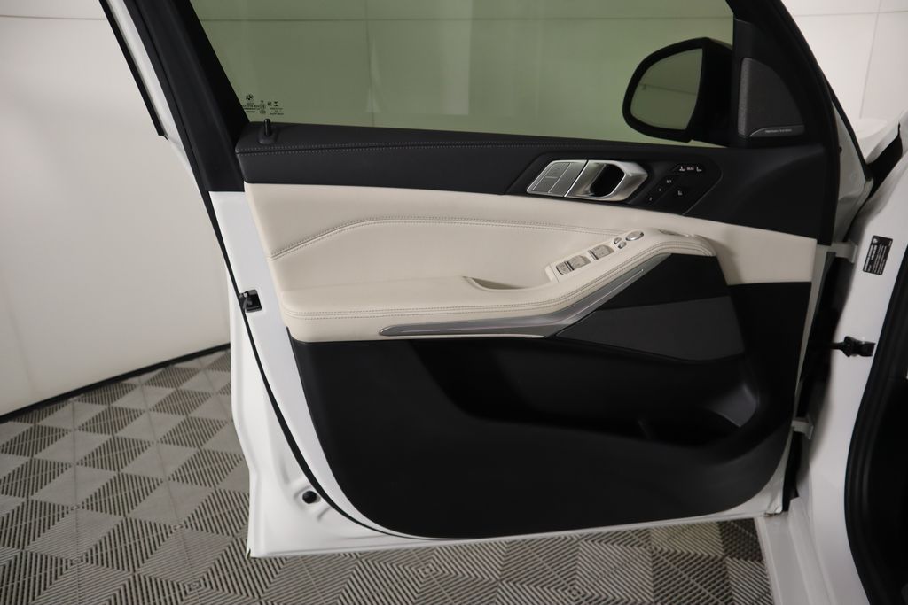 2022 BMW X7 xDrive40i 25