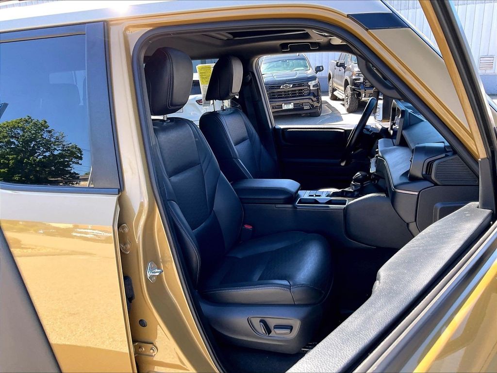 2025 Toyota Land Cruiser — photo 11