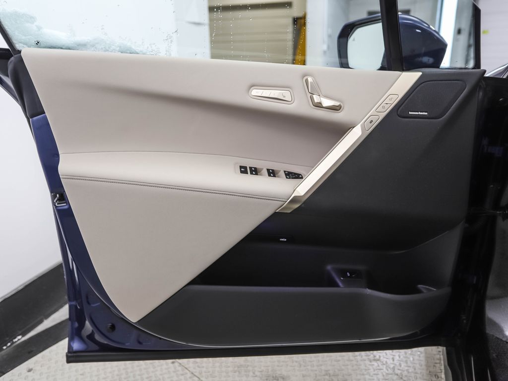 Thumbnail: 2025 BMW iX - 9