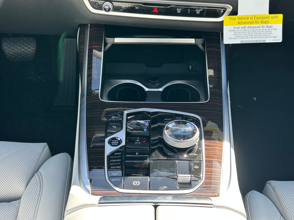 Thumbnail: 2026 BMW X7 - 27