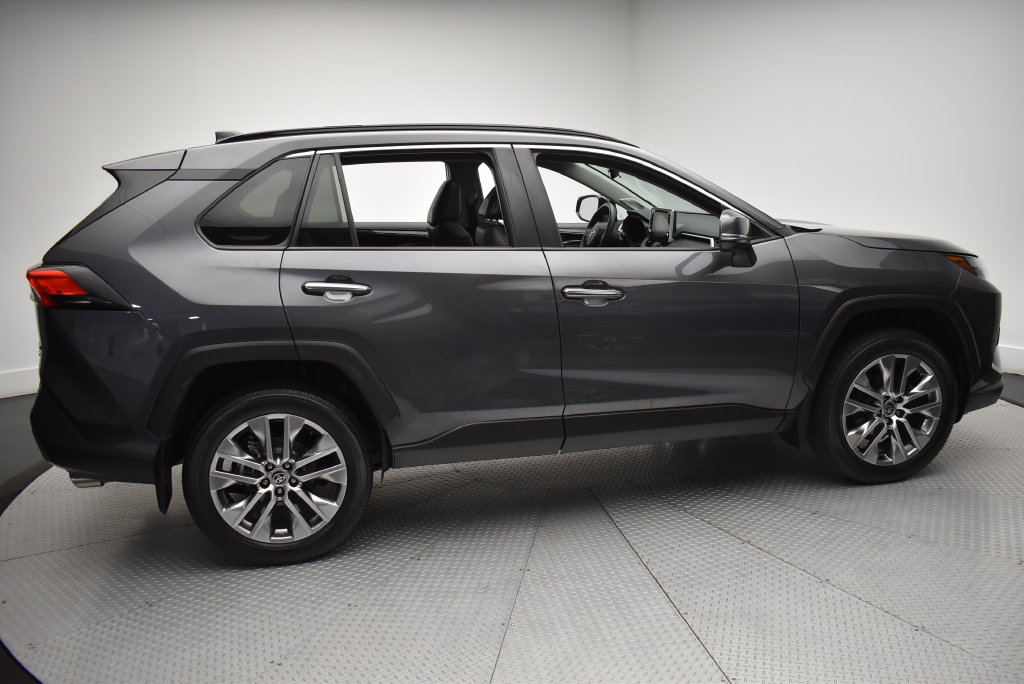 Thumbnail: 2022 Toyota RAV4 - 4
