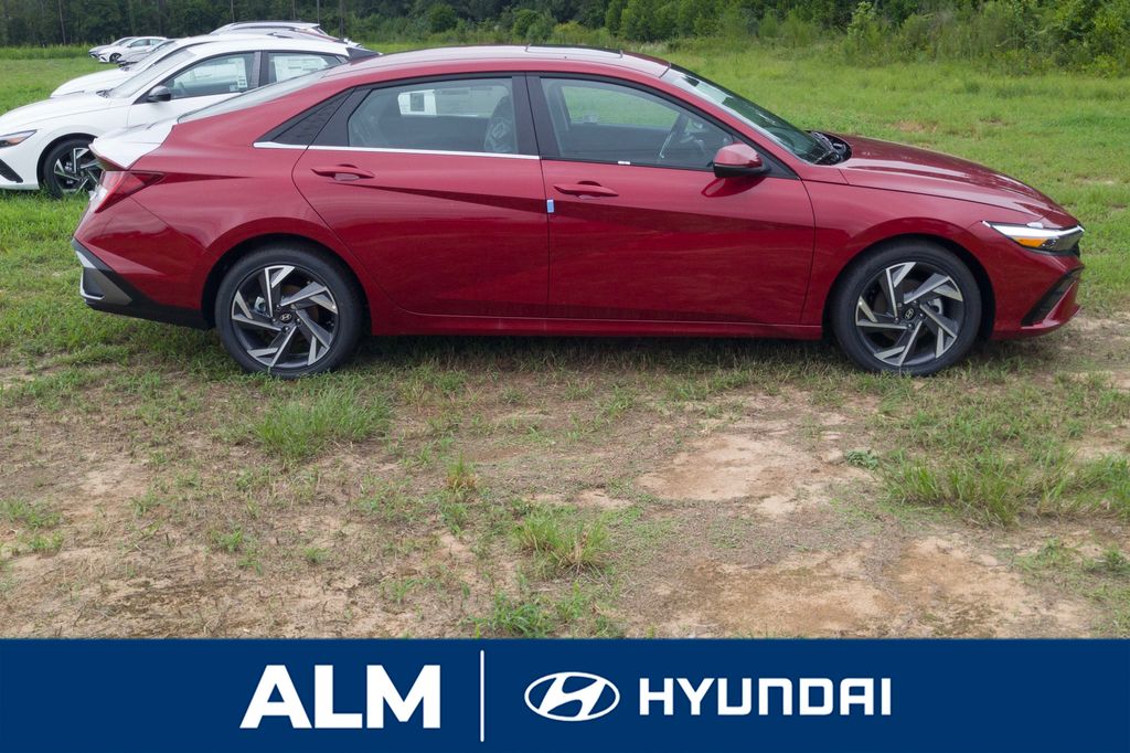 2025 Hyundai Elantra Limited photo 2