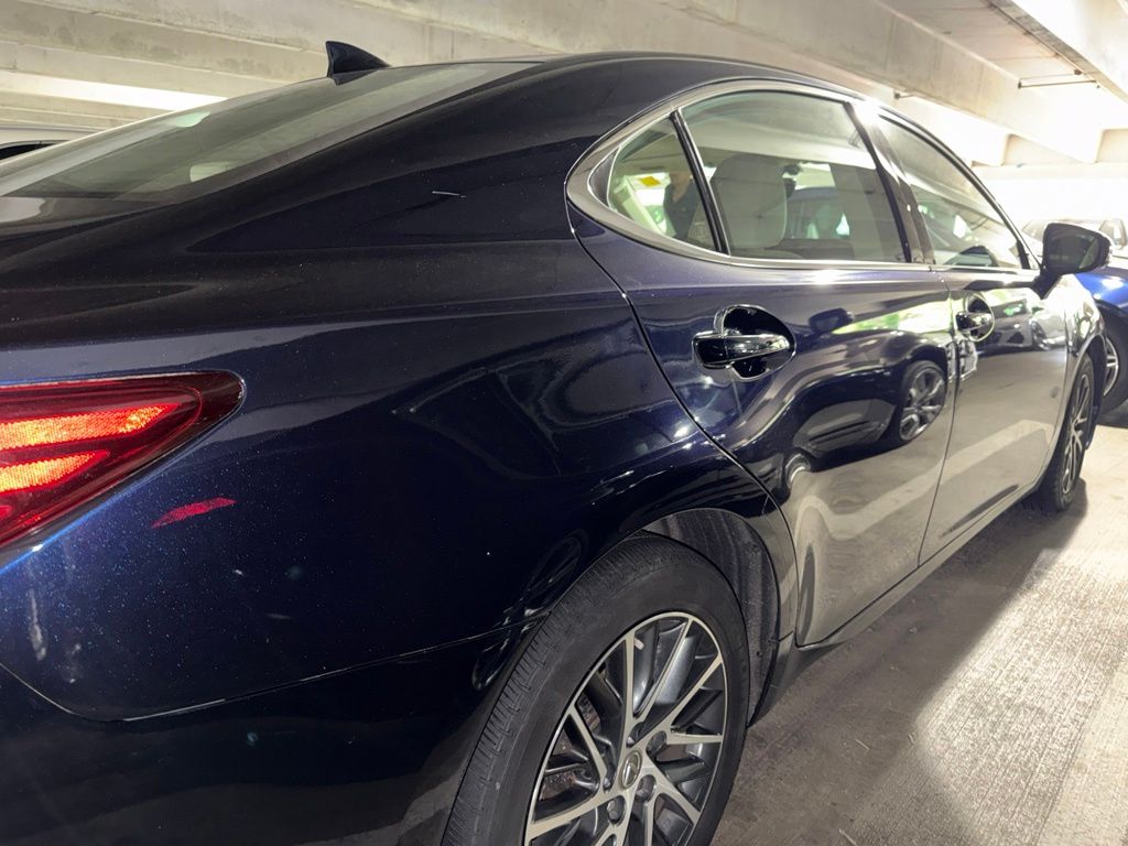 Thumbnail: 2016 Lexus ES - 3