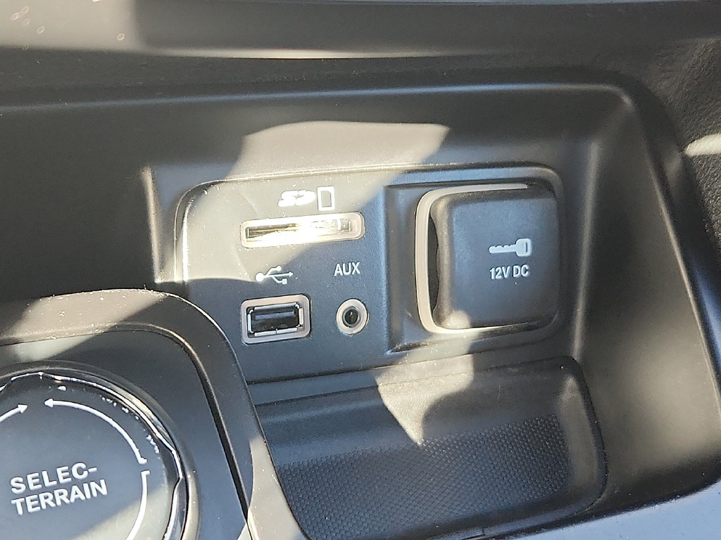 Thumbnail: 2015 Jeep Cherokee - 25