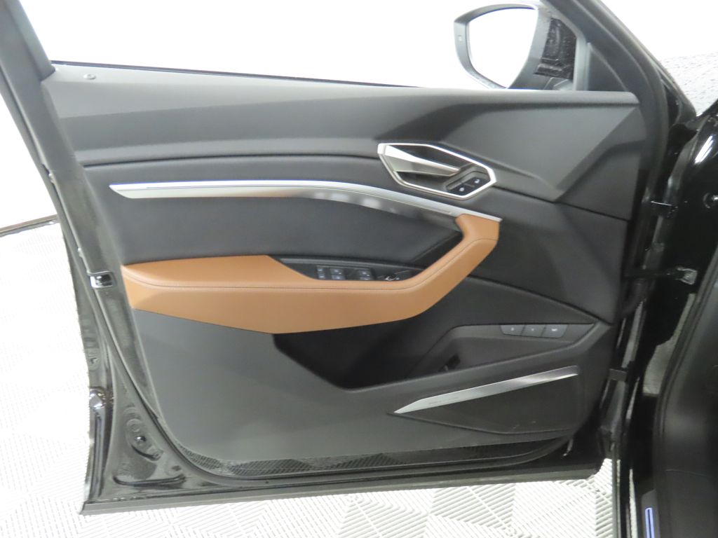 Thumbnail: 2024 Audi Q8 e-tron - 27