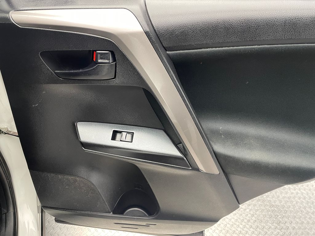 Thumbnail: 2018 Toyota RAV4 - 30