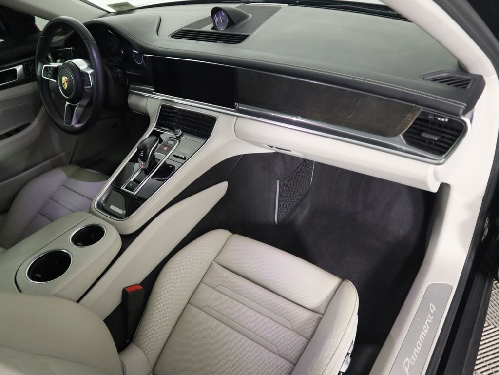 Thumbnail: 2019 Porsche Panamera - 18