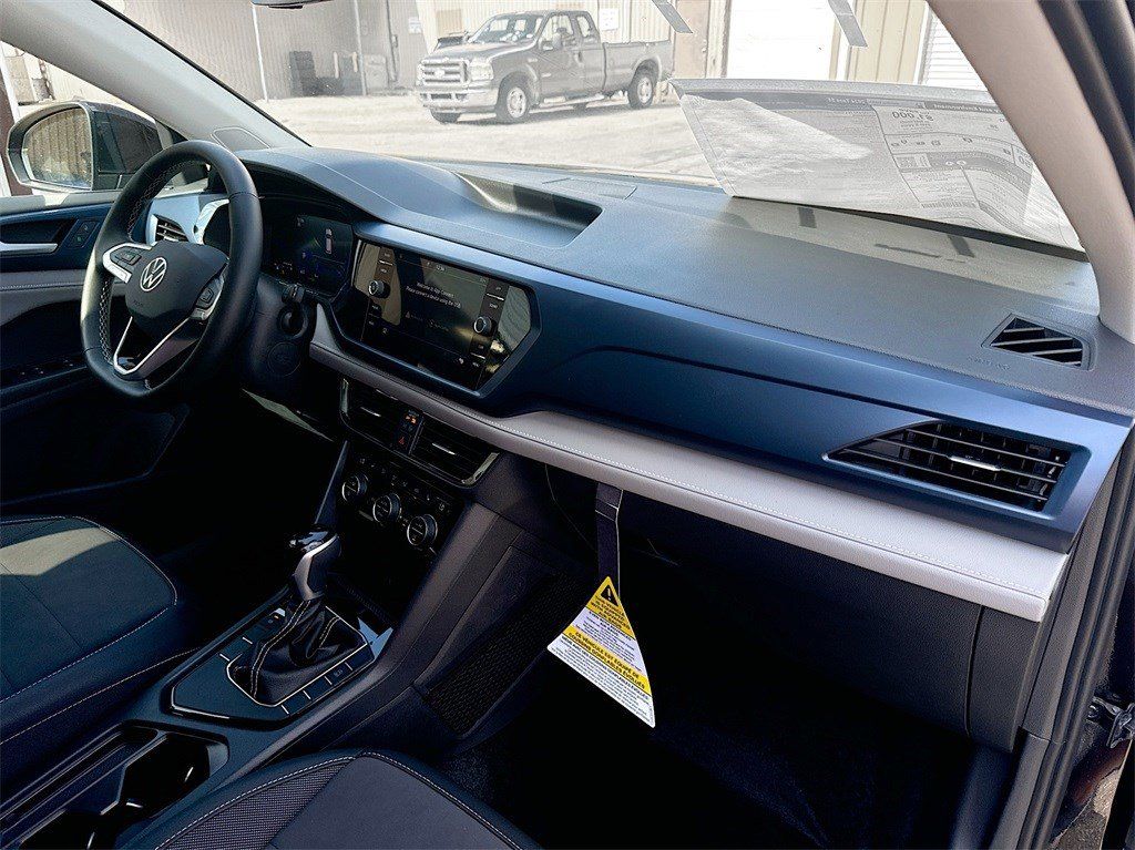 New 2024 Black Pearl Volkswagen 1.5T SE image 32