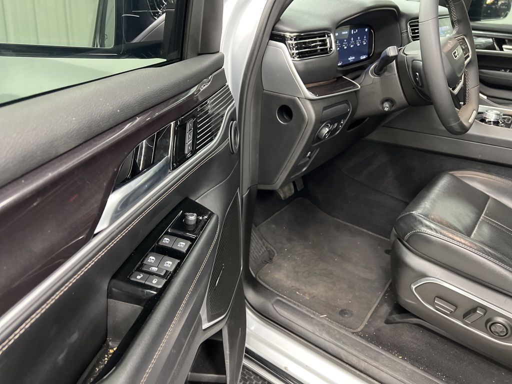 2024 Jeep Wagoneer Base Silver at River Oaks CDJR