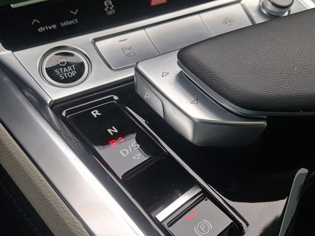 Thumbnail: 2024 Audi Q8 e-tron - 15