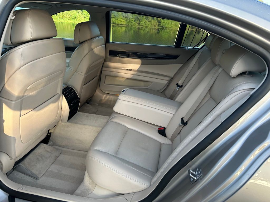 Thumbnail: 2011 BMW 7 Series - 13