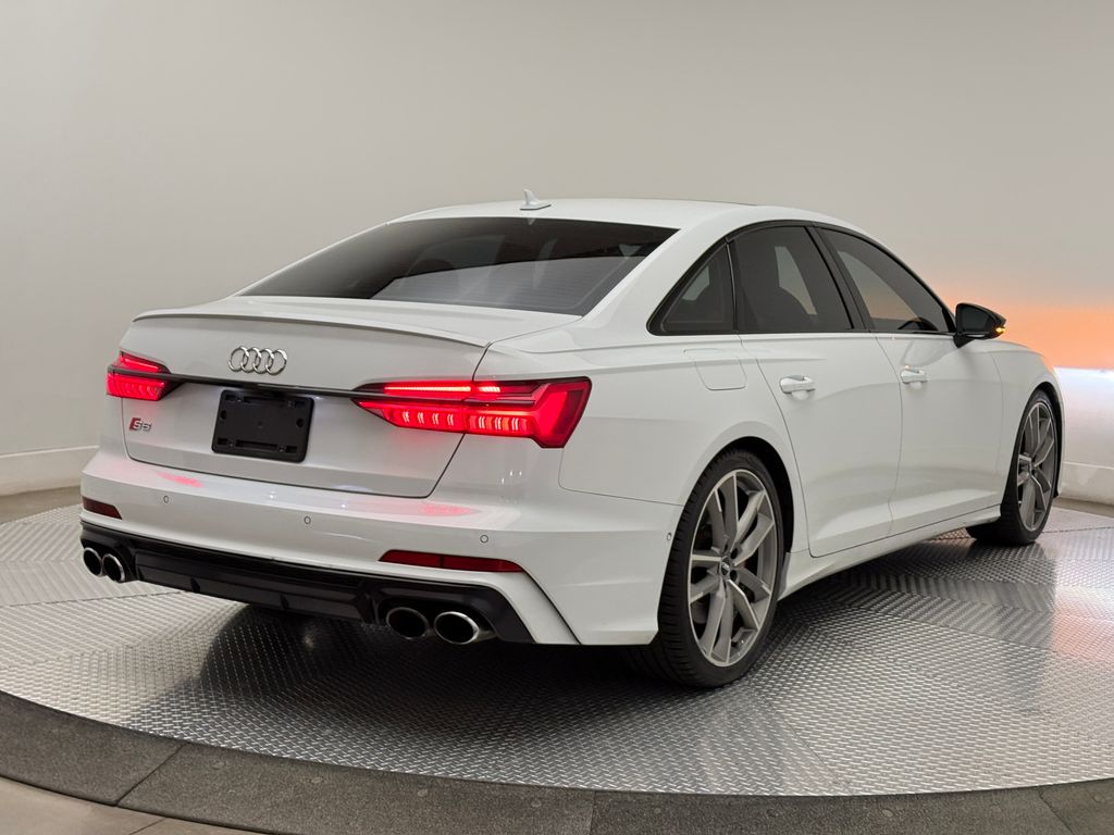 Thumbnail: 2020 Audi S6 - 14