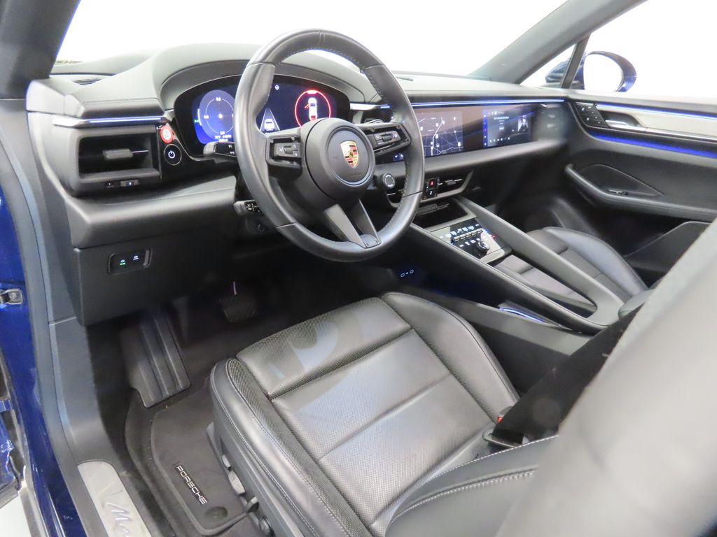 Thumbnail: 2024 Porsche Macan - 4